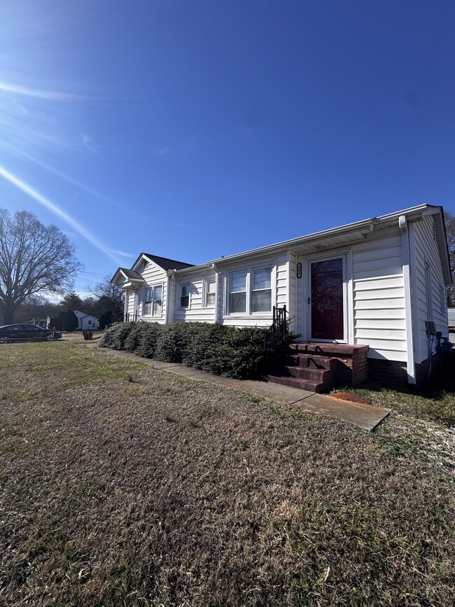 Foto del edificio - 884 Old Charlotte Rd SW