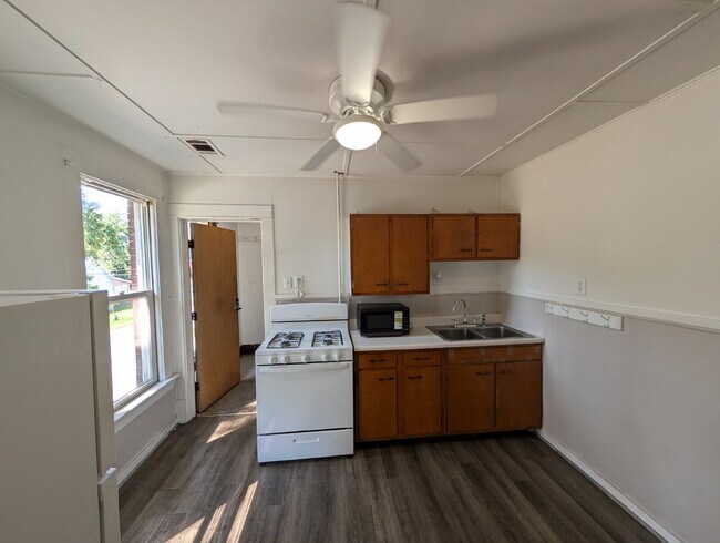 Foto del edificio - 202 E Barker Ave