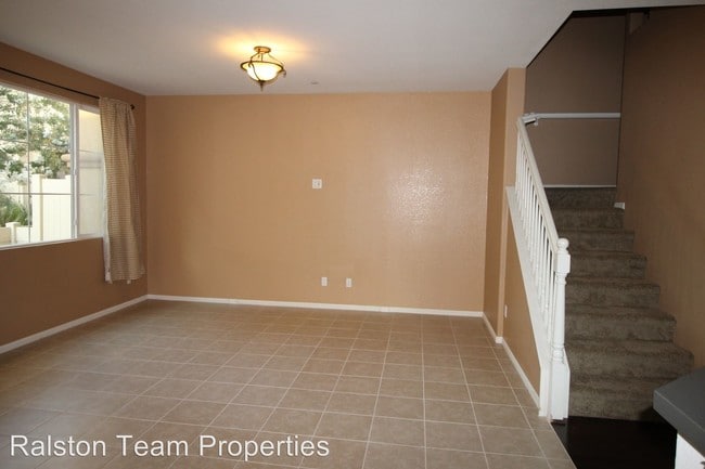 Building Photo - 5 br, 3.5 bath House - 1430 Heron St #2