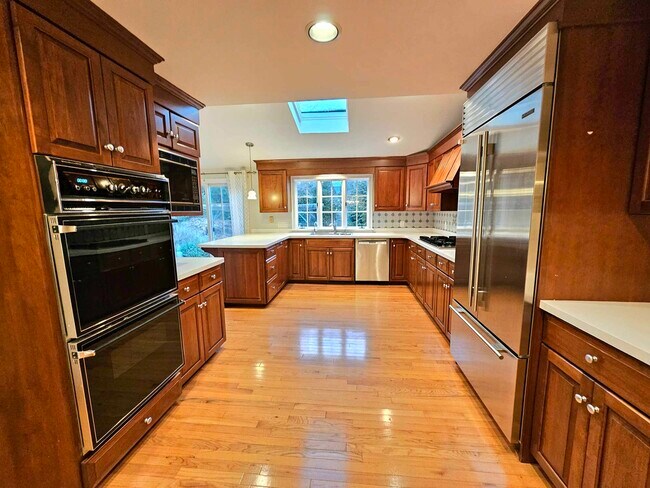 Building Photo - 5 Garrison Rd