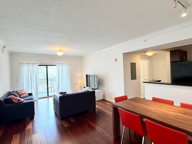 Foto del edificio - 4907 Midtown Ln