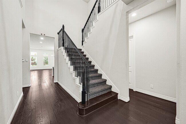Foto del edificio - 5231 Pickford Grove Ln