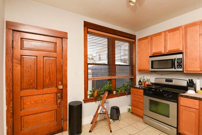 Foto del edificio - 1358 W Barry Ave