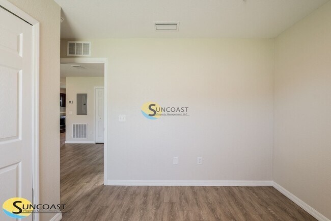 Foto del edificio - 9262 N Travis Dr