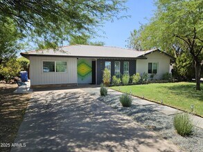 Building Photo - 1831 E Monte Vista Rd