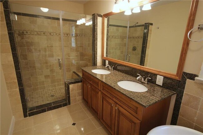 Building Photo - 770 Greenvine Pl