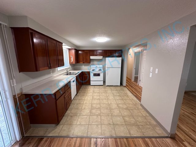 Building Photo - Charming 3-Bedroom Gresham Home with Gorge...