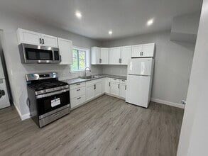 Building Photo - 75 Draper Ave