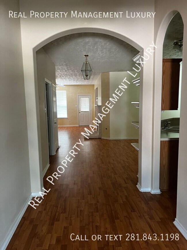 Building Photo - 15315 Court Green Trail