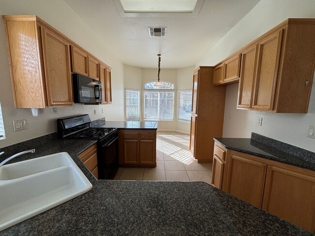 Foto del edificio - Lovely Home on a Corner Lot!