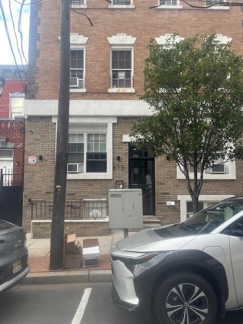 Building Photo - 812 22nd St