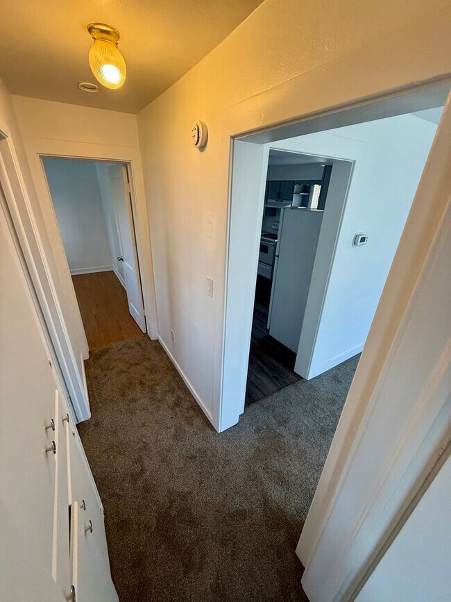 Foto del edificio - For Rent: 2 Bedroom, 1 Bathroom Home with Garage and Large Yard