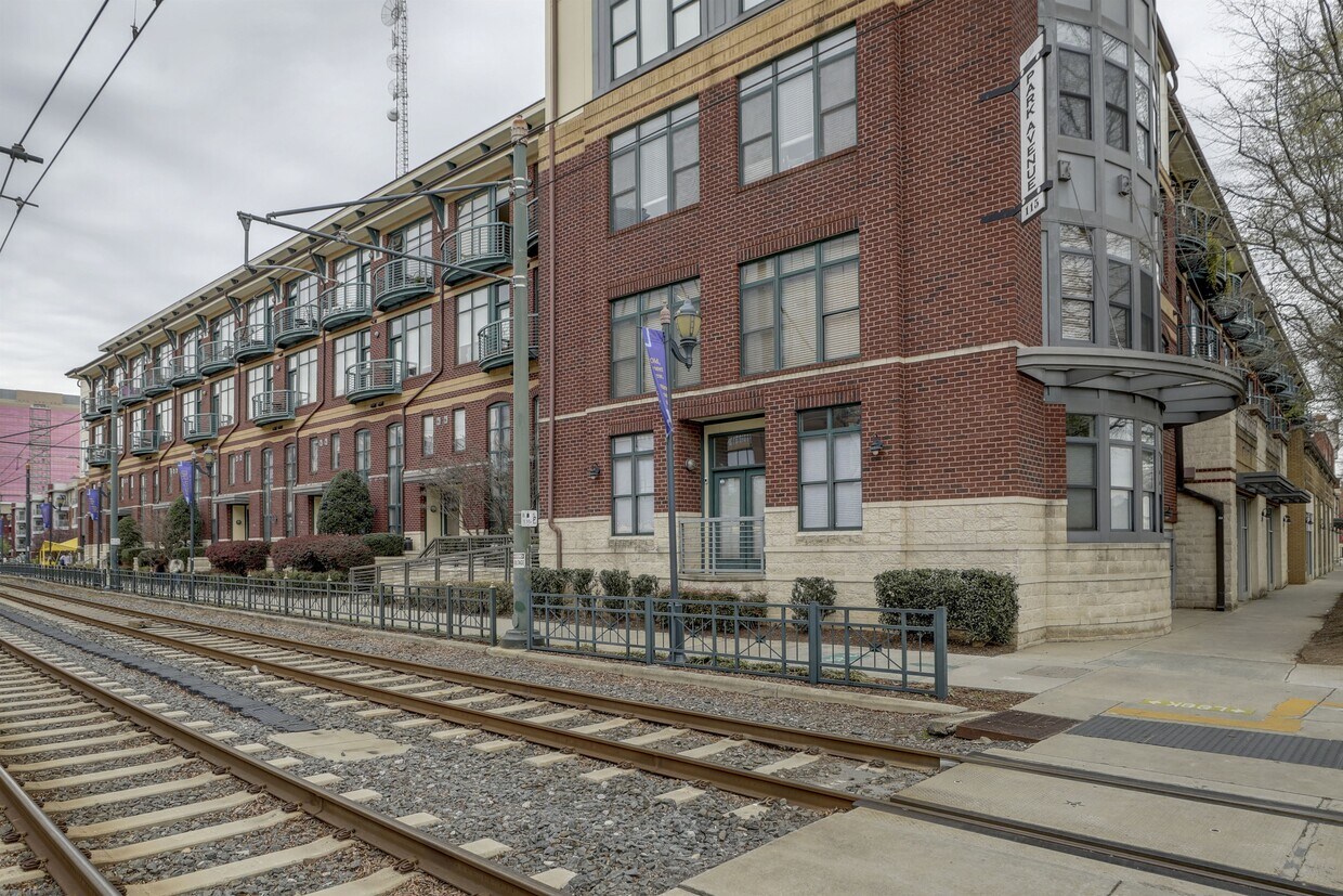 Primary Photo - 115 E Park Ave