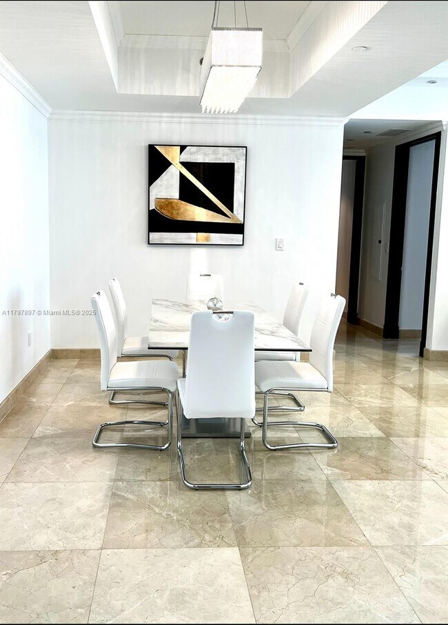 Building Photo - 15901 Collins Ave