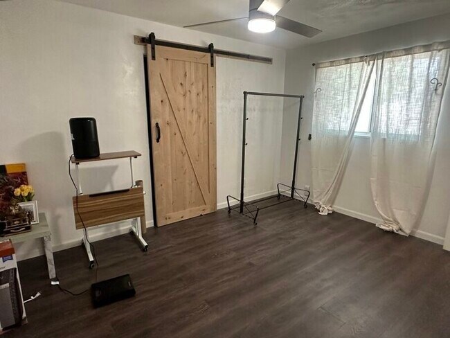 Foto del edificio - 4905 S 4620 W