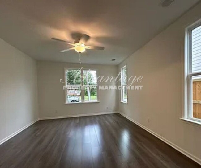 Foto del edificio - Gorgeous 4/3 home in U of M area - All app...