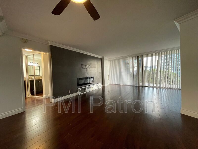 Primary Photo - 700 E Ocean Blvd