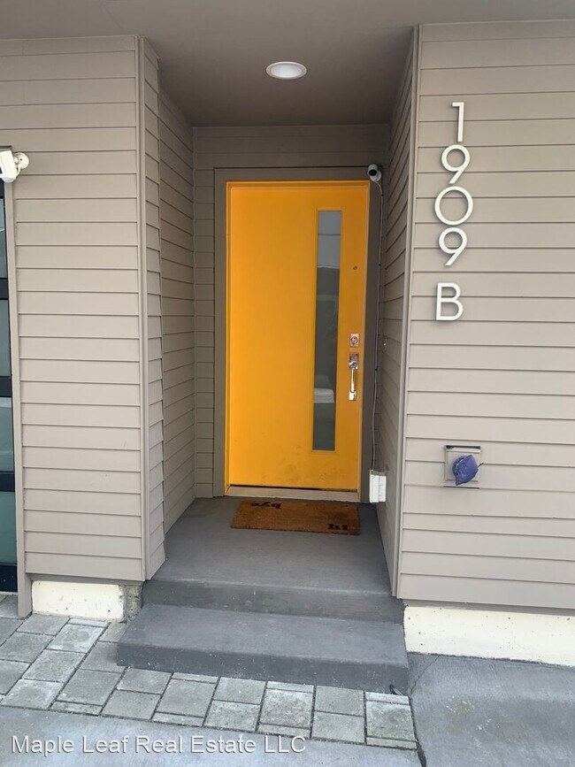 Building Photo - 3 br, 3.5 bath House - 1909 25th Ave S  Un...