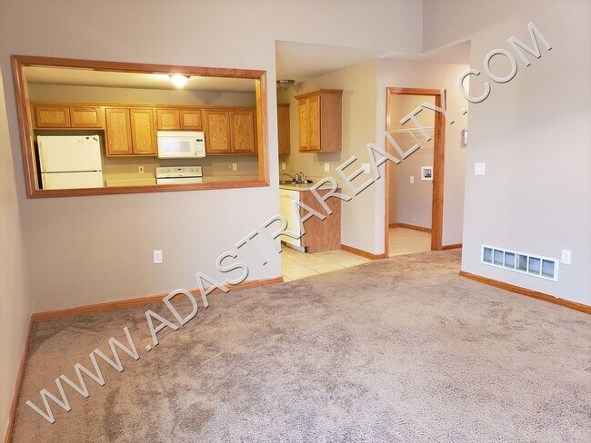 Foto del edificio - MOVE IN SPECIAL!! Beautiful Ranch Duplex in Edgerton-Available NOW!! MOVE IN SPECIAL $300 OFF 2nd...