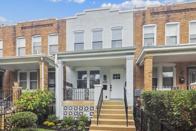 Building Photo - 504 24th St NE
