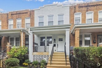 Building Photo - 504 24th St NE