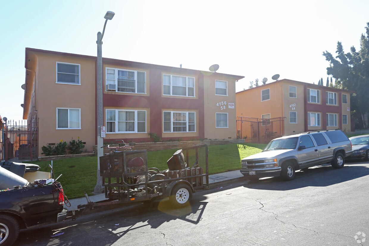 Building Photo - 4156-4164 Somerset Dr