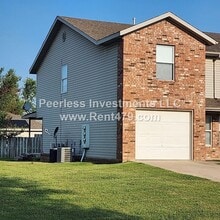 Building Photo - 844 Lariat St