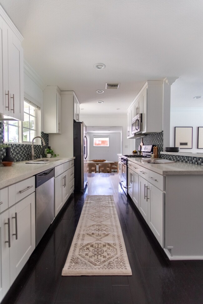 Foto del edificio - 7439 Leescott Ave