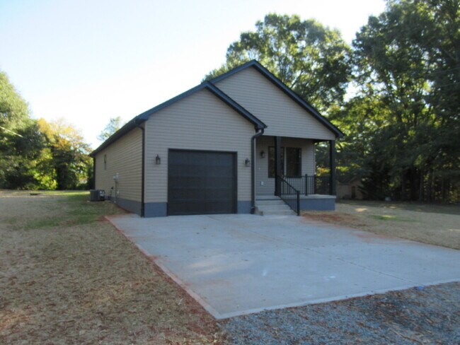 Building Photo - Beautiful New  – 3 Bedroom, 2 Bath Home in...