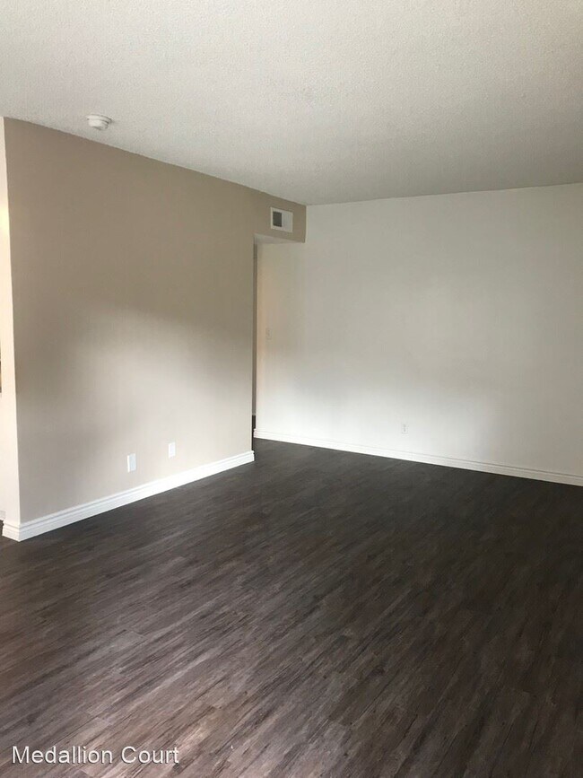 Foto del edificio - 17045 Medallion Ave
