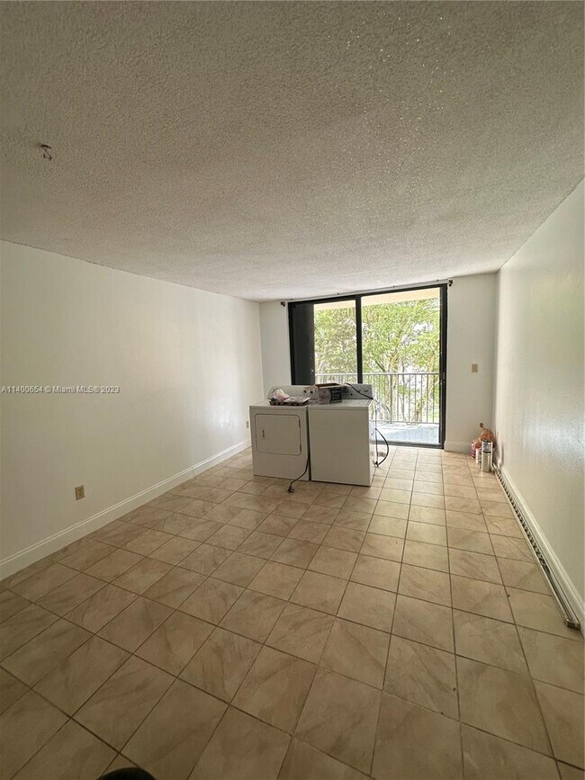 14525 N Kendall Dr Unit 312J, Miami, FL 33186 Room for Rent in Miami