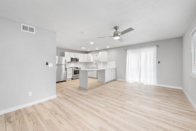 Building Photo - 3921 WYANDOTTE