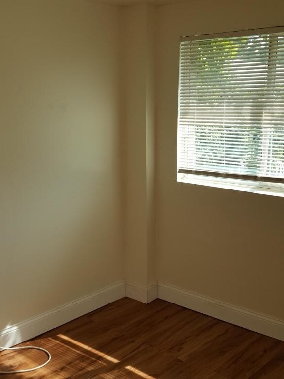 Building Photo - 500 Fremont Ave., Unit B
