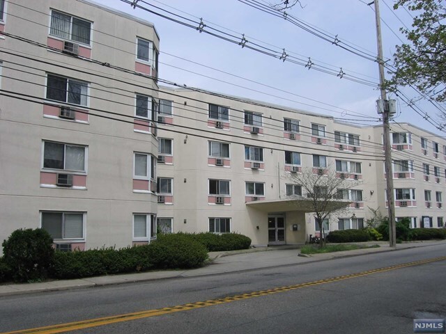 Building Photo - 333 Grand Ave