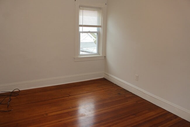 Building Photo - 124 Dunham St