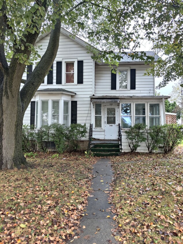 Primary Photo - 242 W Lincoln Ave