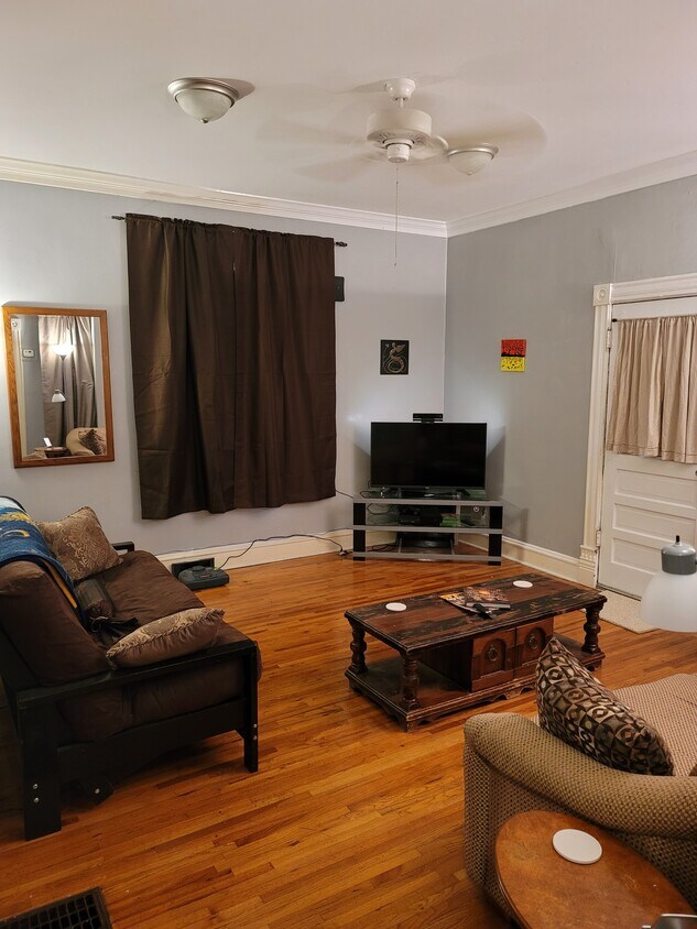 Sala de estar - 628 Clark Ave