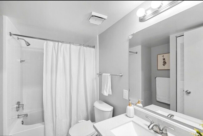 Building Photo - 4404 Island Pl