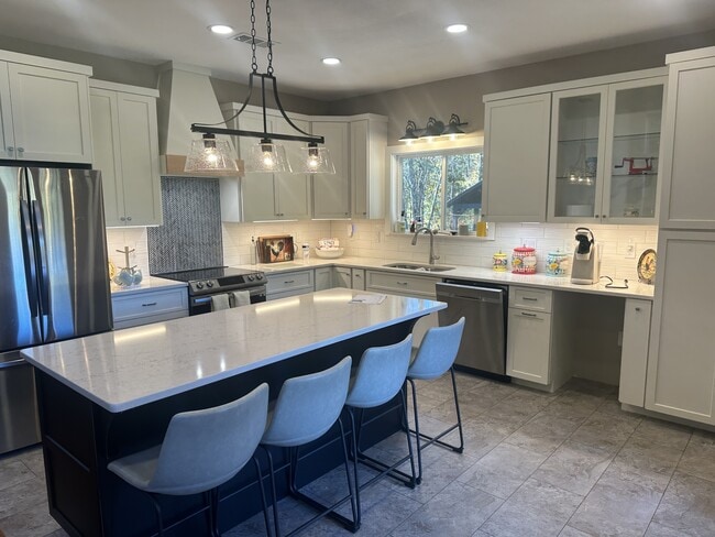 Building Photo - 164 Sager Ln