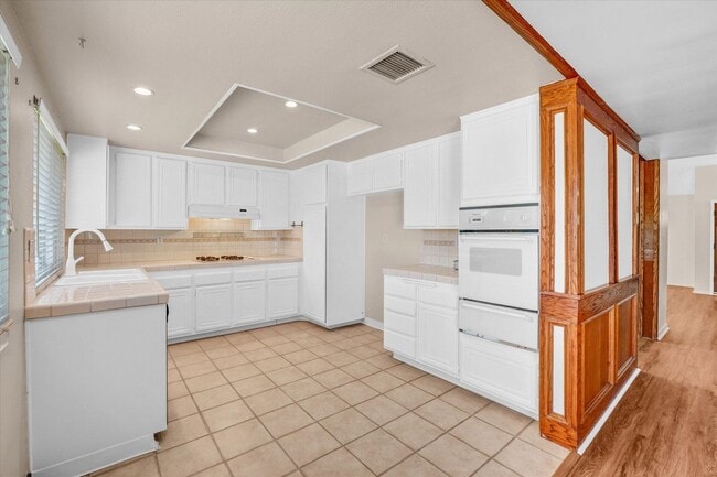 Building Photo - 11454 Doral Ave