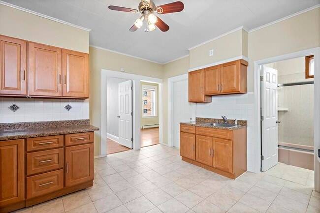 Building Photo - 44 E 18th St