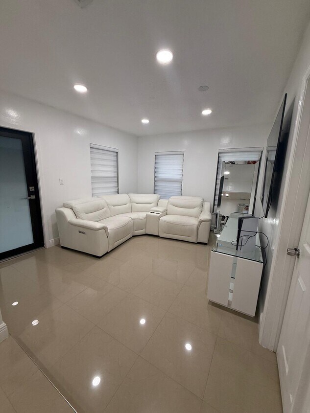 Foto principal - 777 SW 4th St