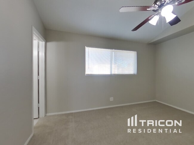 Foto del edificio - 3234 W Larkspur Dr