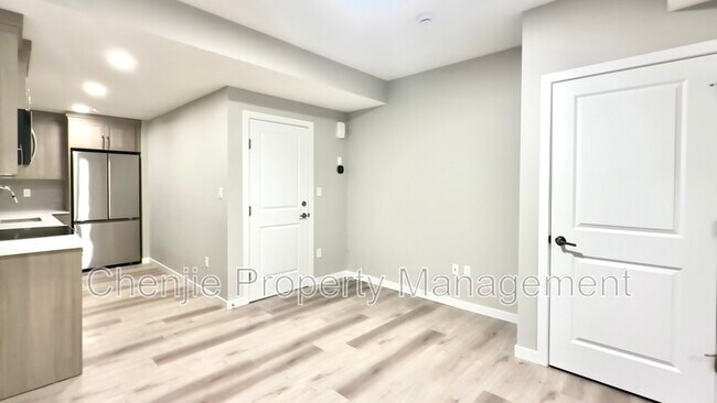 Photo du bâtiment - 486 Edgemont Dr