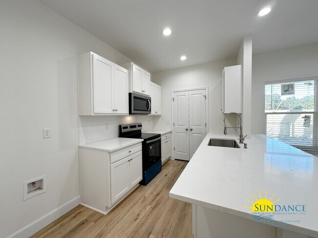 Foto del edificio - Newly Built 3-Bedroom Home with Private Baths & Fenced Yard!