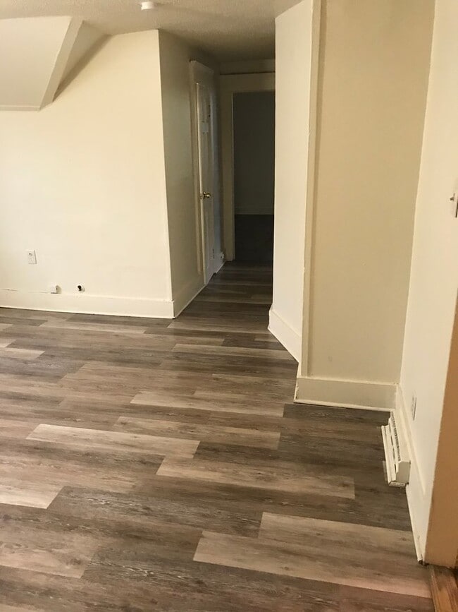 Building Photo - ELM 869-871