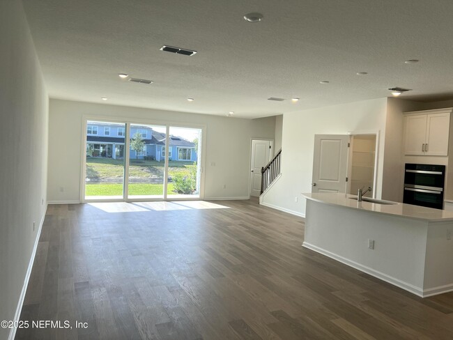 Building Photo - 253 Silver Myrtle Ct