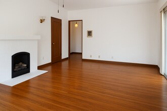 Building Photo - 918 21st St