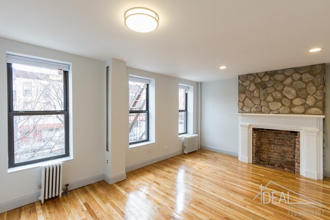 Building Photo - 592 6th Ave