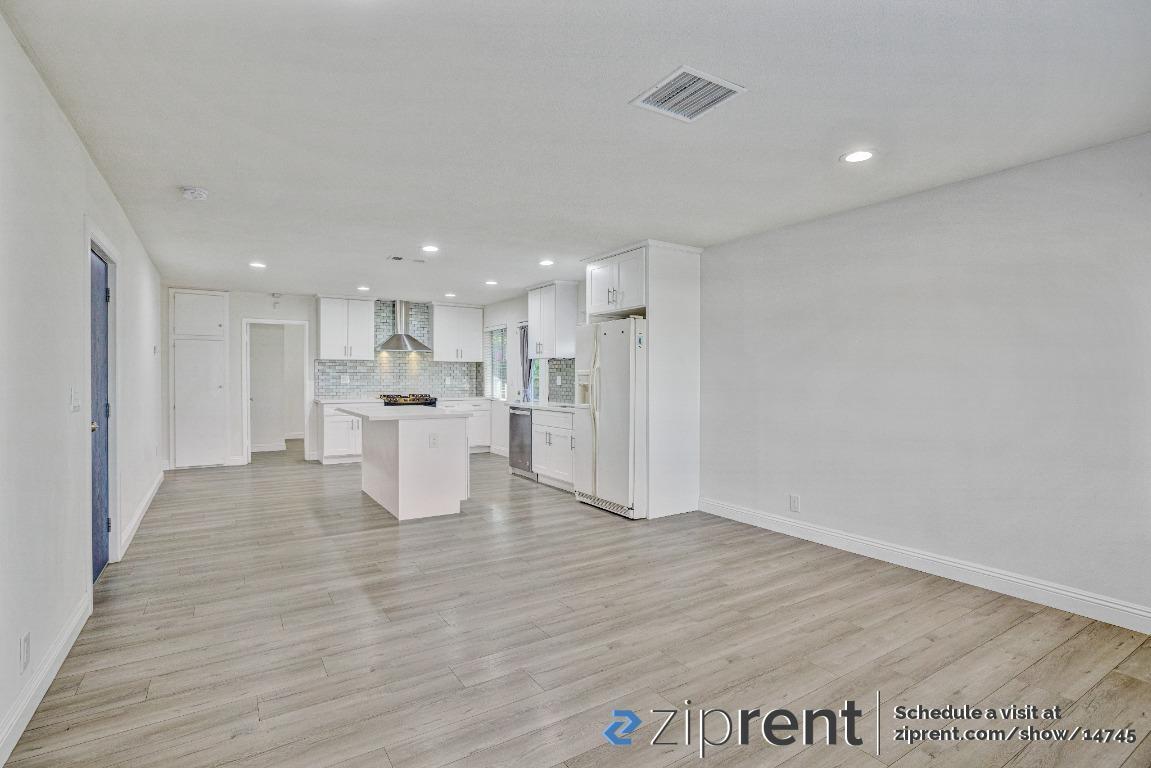 Primary Photo - 9030 Ramona Ave